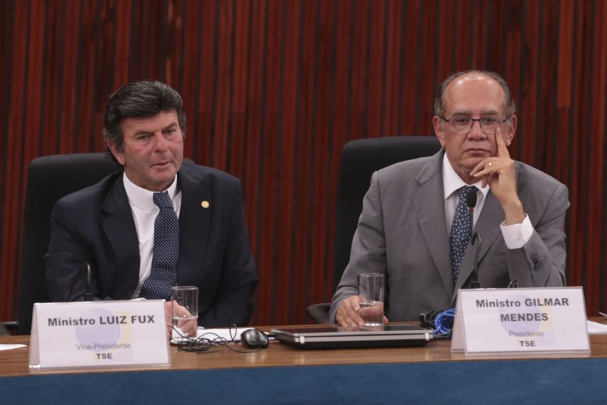 luix-fux-e-gilmar-mendes-foto-marcello-casal-jr-agencia-brasil.jpg