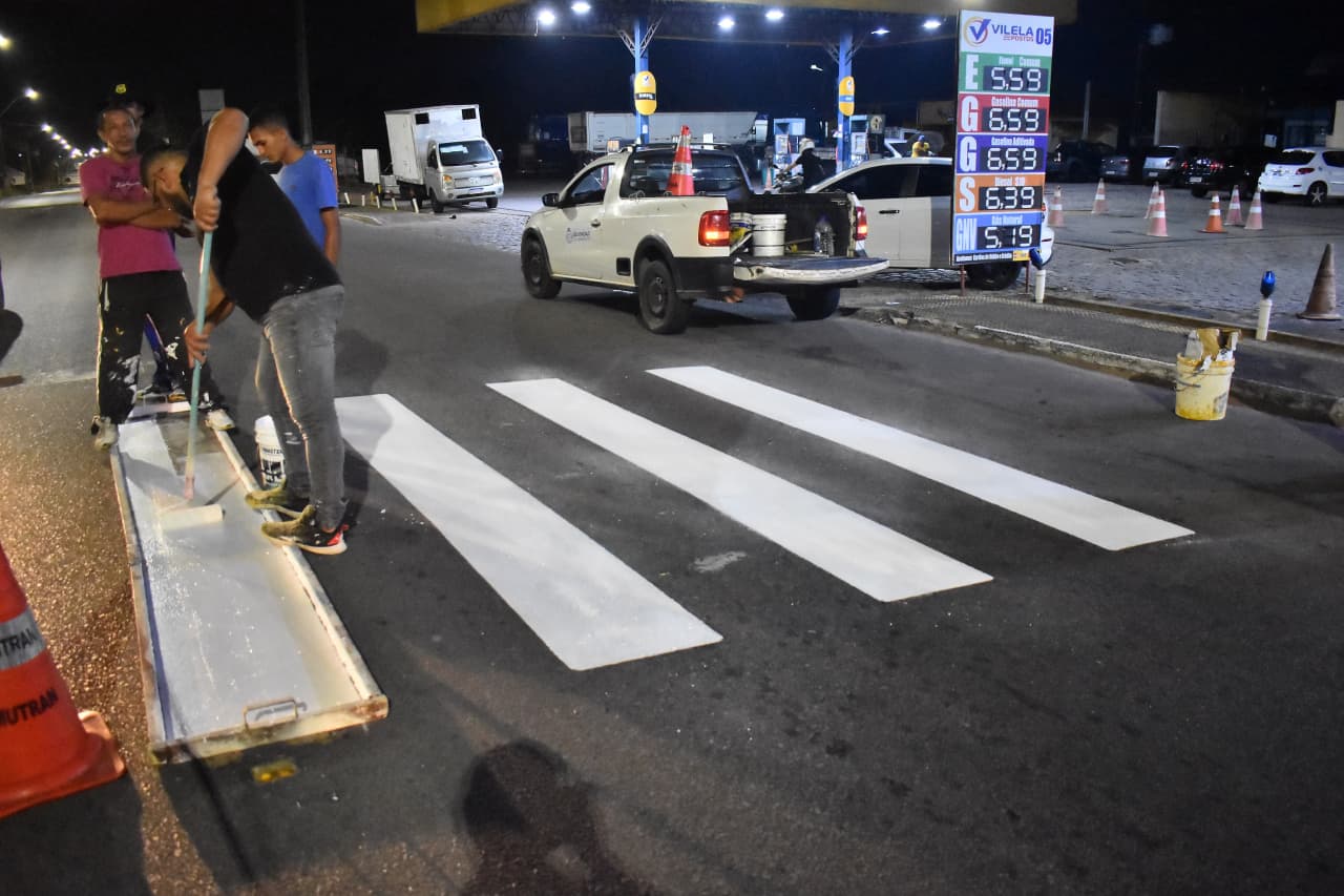 Demutran de São Gonçalo está renovando a sinalização horizontal da RN 160, ruas e avenidas do município