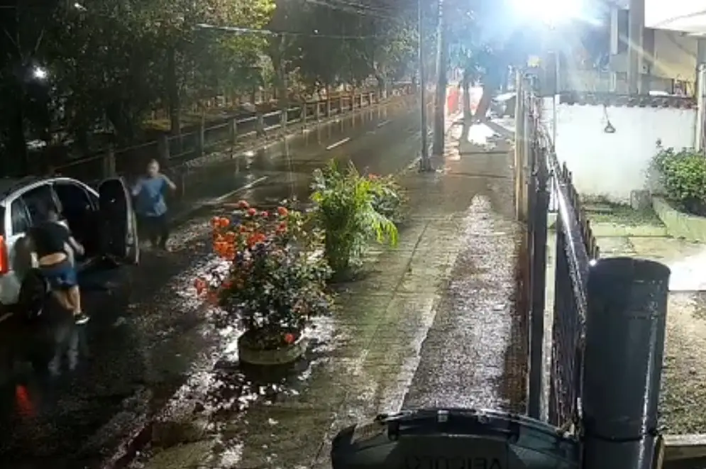 Policial mata sargento da PM após discussão e troca de tiros no meio da rua no RJ