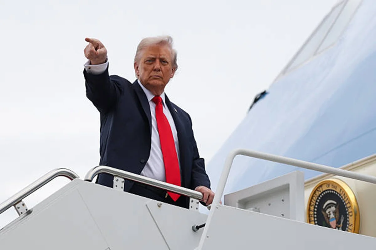 donald-trump-air-force-one.webp