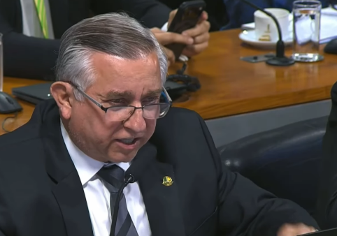 FireShot Capture 472 - (1) SENADOR DO PL FAZ PERGUNTAS DURAS A EX-INSS_ “STF ATRAPALHA CPM_ - [www.youtube.com].png