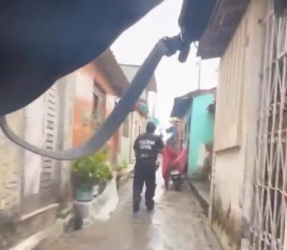 FireShot Capture 484 - OPERAÇÃO DA POLÍCIA PRENDE CHEFE DO TRÁFICO EM MÃE LUIZA - YouTube_ - [www.youtube.com].png