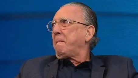 Galvao-Bueno-se-emociona-com-homenagem-em-seu-programa-e1753176436517.webp