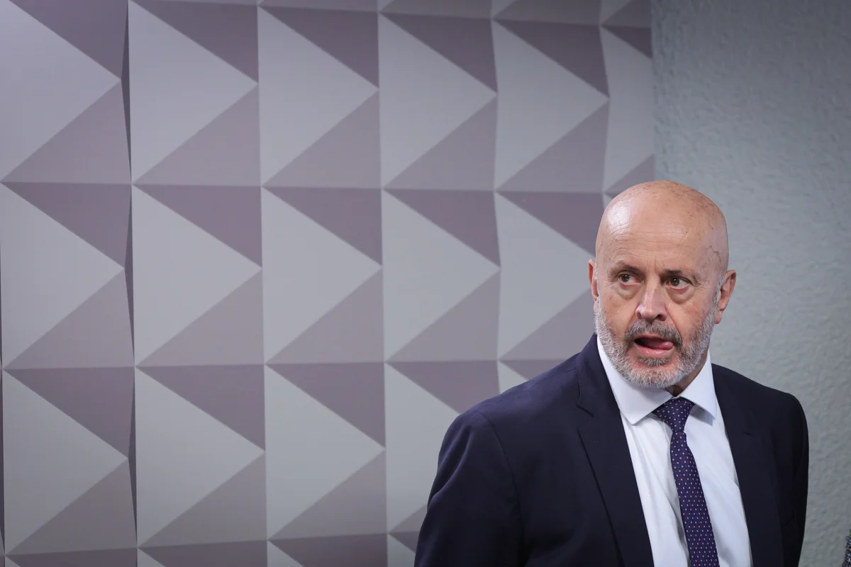 Antonio-Carlos-Camilo-Antunes-o-Careca-do-INSS-e-ouvido-na-Comissao-Parlamentar-Mista-de-Inquerito-CPMI-do-INSS-Metropoles-2-1.webp