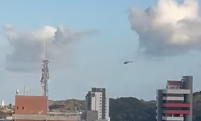 FireShot Capture 5824 - Helicóptero sobrevoando Mãe Luiza - YouTube - www.youtube.com.jpg