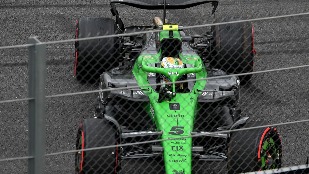 Formula-1-Bortoleto-bate-e-abandona-GP-de-Sao-Paulo-na-1a-volta-e1762708266414.webp