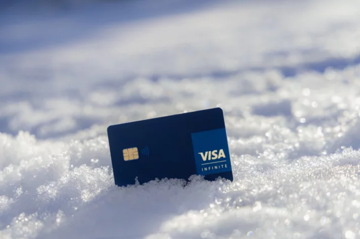Acima do Black: os novos cartões de luxo que disputam o público de altíssima renda