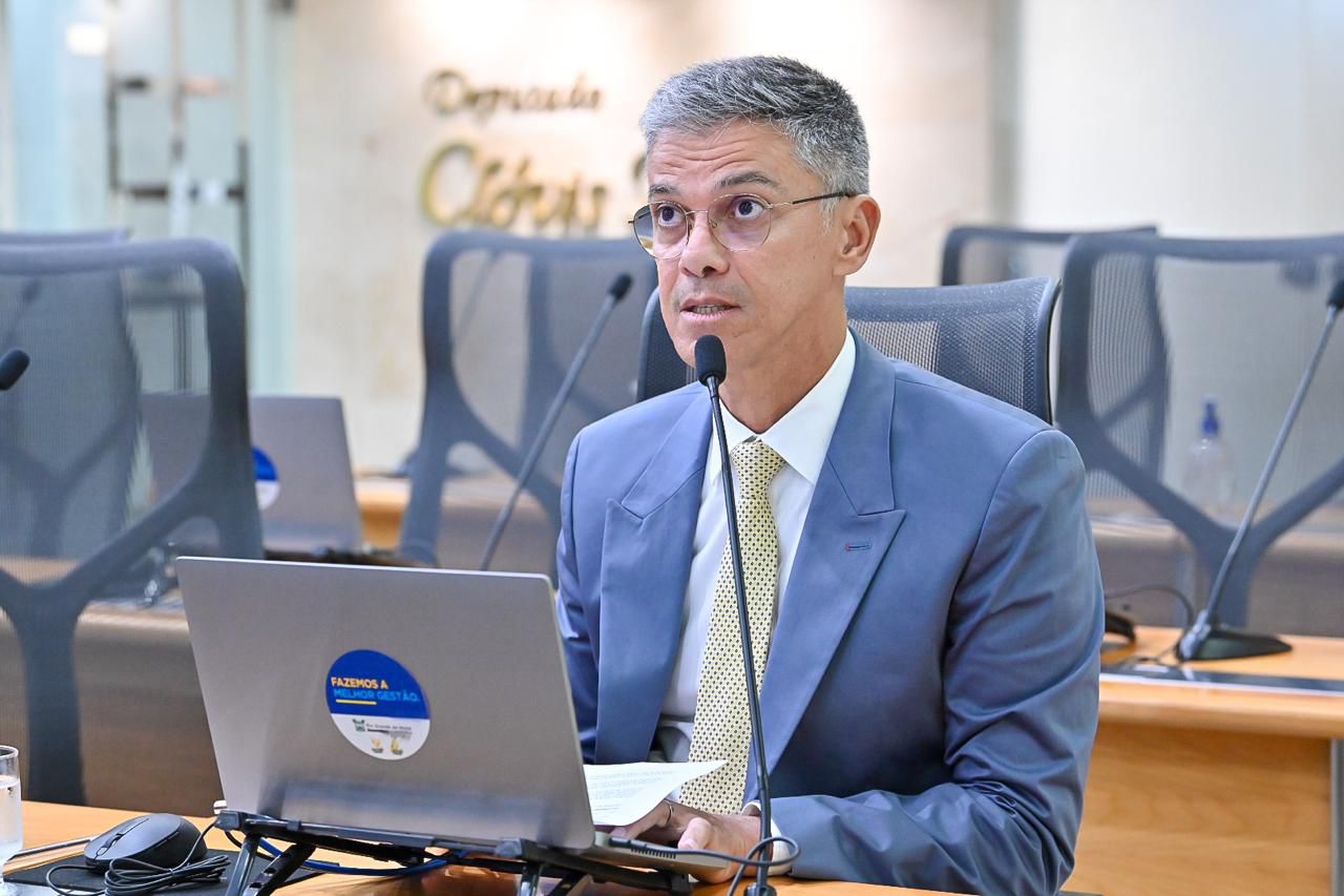 Projeto de Coronel Azevedo que protege crianças da apologia ao crime, às drogas e à sexualização é aprovado na Assembleia Legislativa