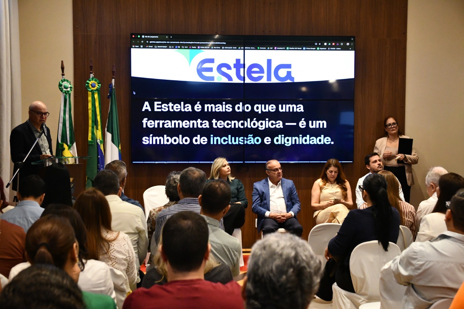 Prefeitura lança Estela, assistente virtual que aproxima o cidadão dos serviços públicos