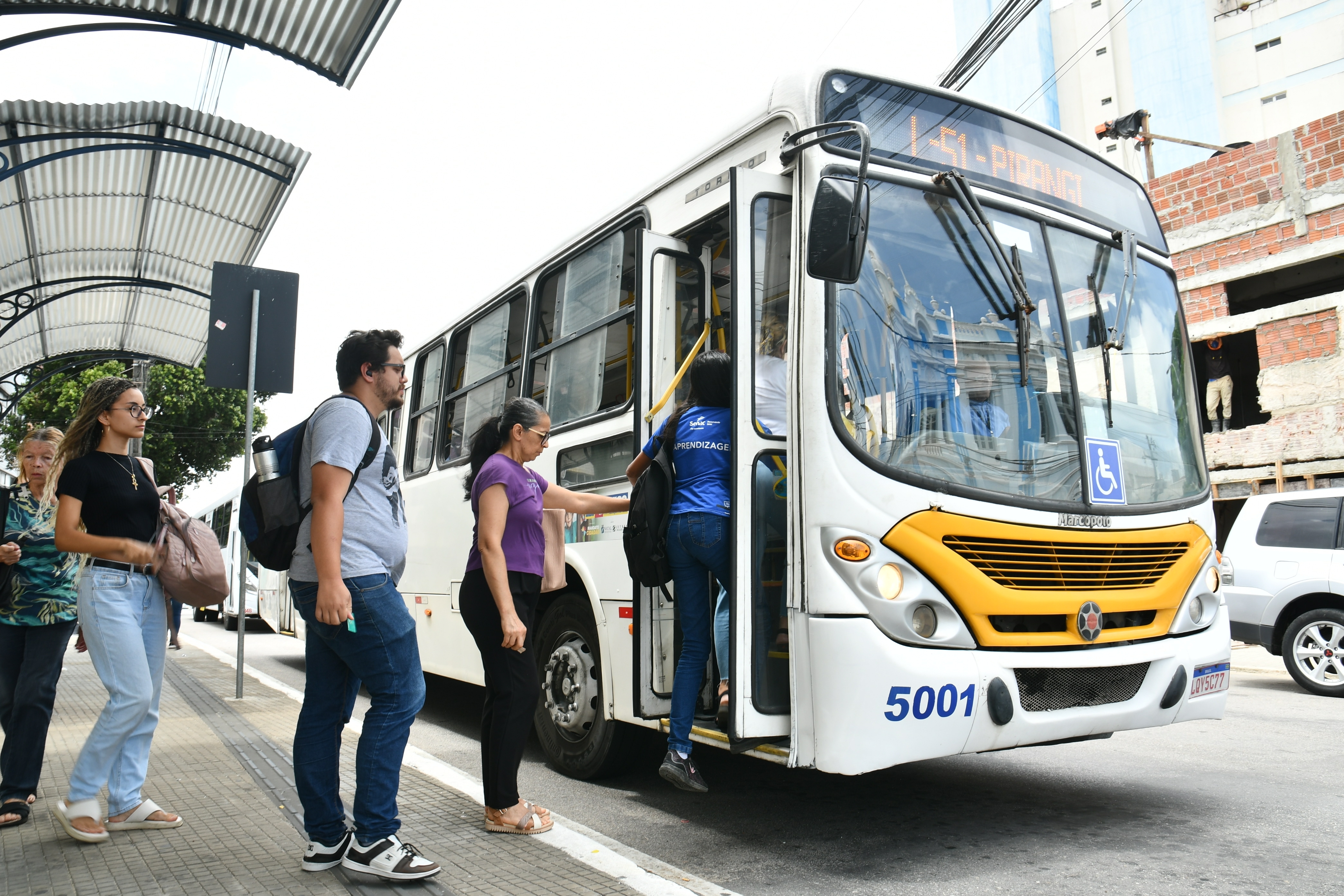 Transporte público segue com operação especial para candidatos no segundo dia do ENEM