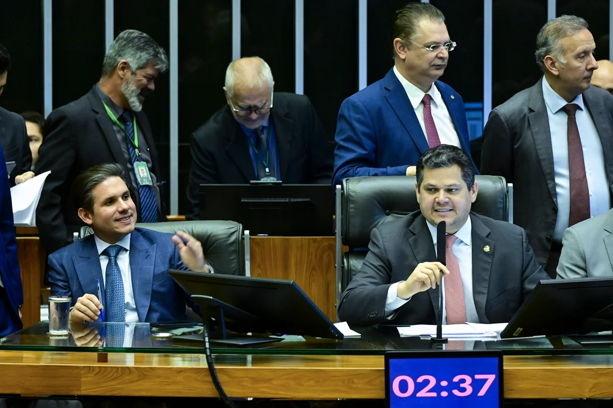 davi alcolumbre hugo motta Congresso derrota Lula e derruba vetos sobre licenciamento ambiental