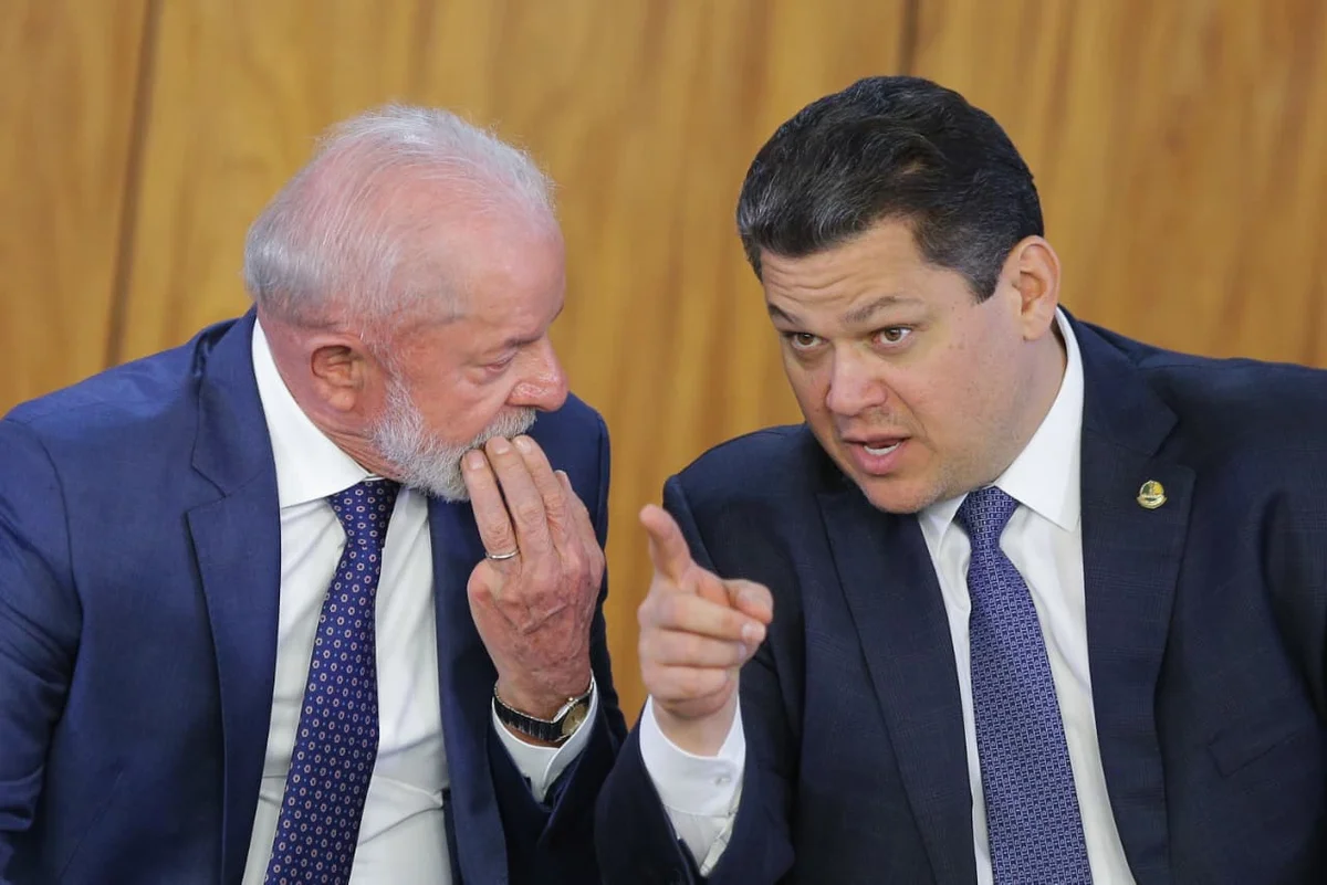 Alcolumbre cobra de Lula comando de bancos públicos e autarquias