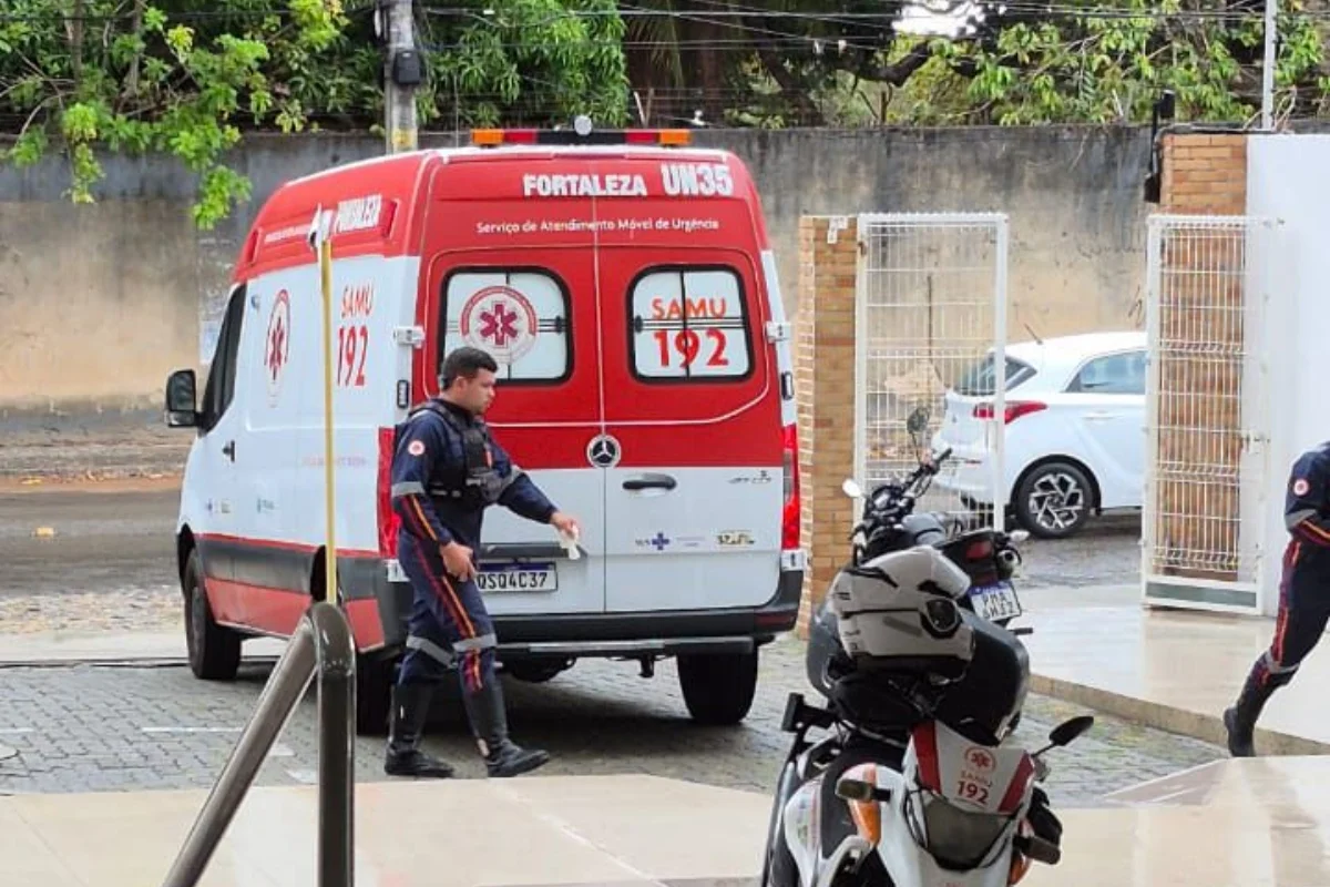Aluno esfaqueia professor e colegas em escola de elite de Fortaleza