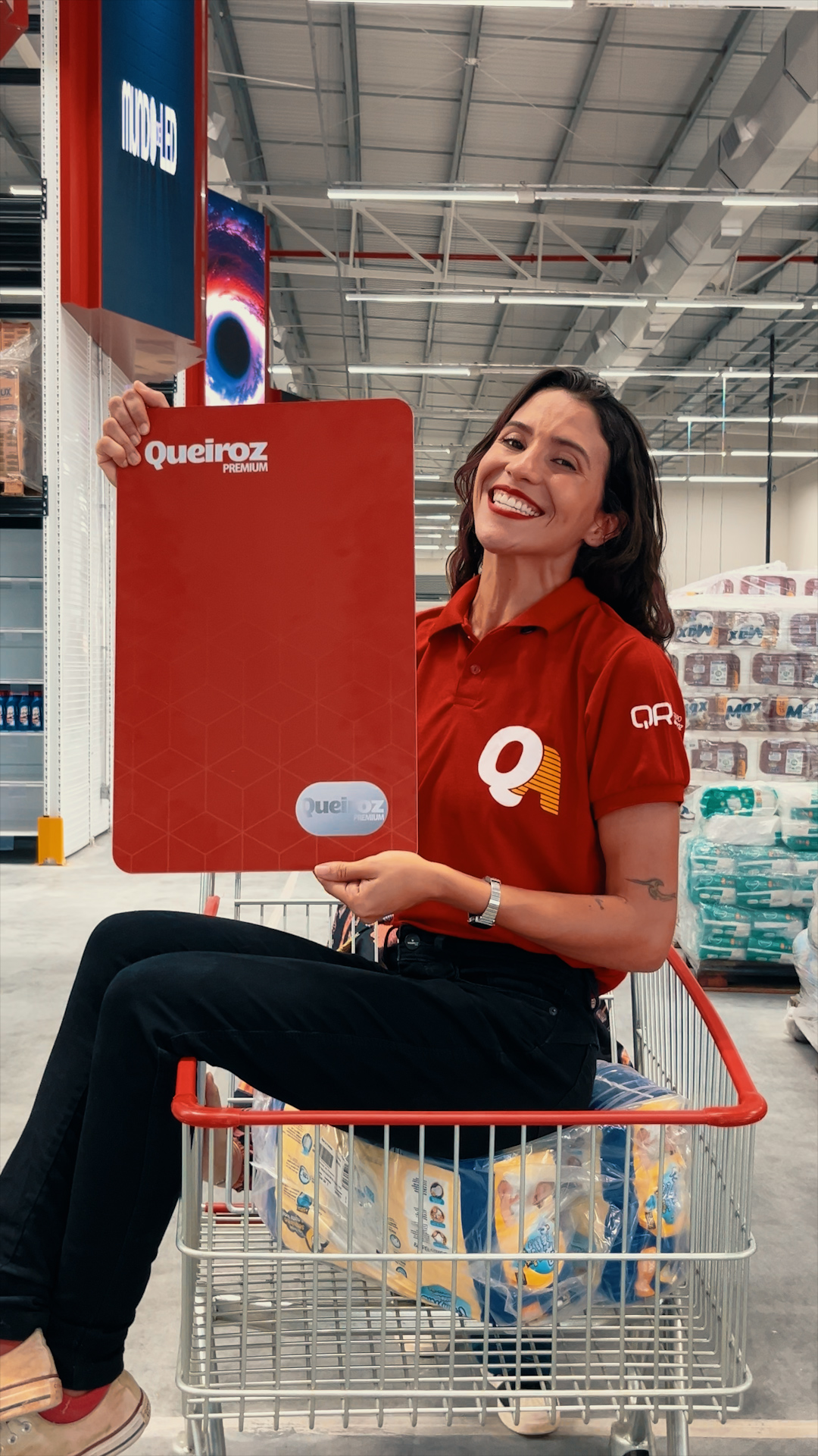 Queiroz Atacadão sorteia 1 minuto de compras grátis na grande inauguração da loja no Satélite