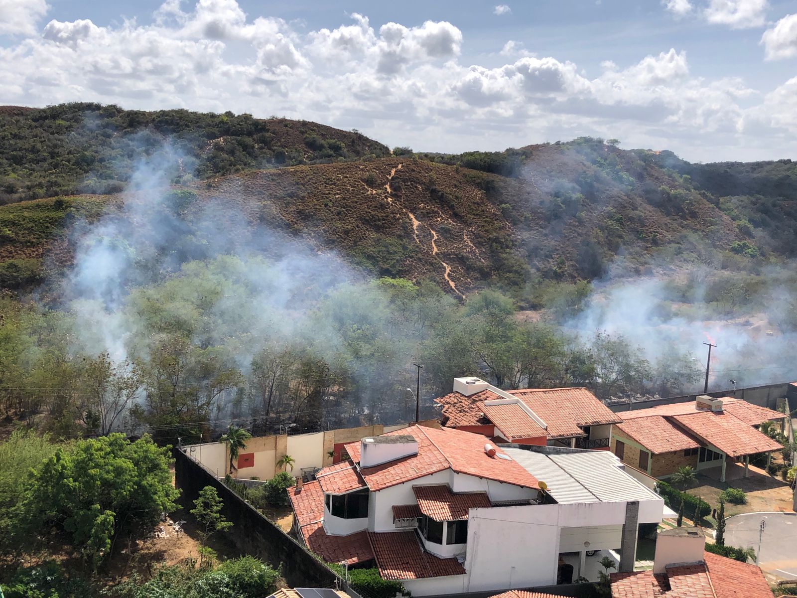 Irresponsabilidade no Parque da Cidade causa perigo a moradores de condomínios
