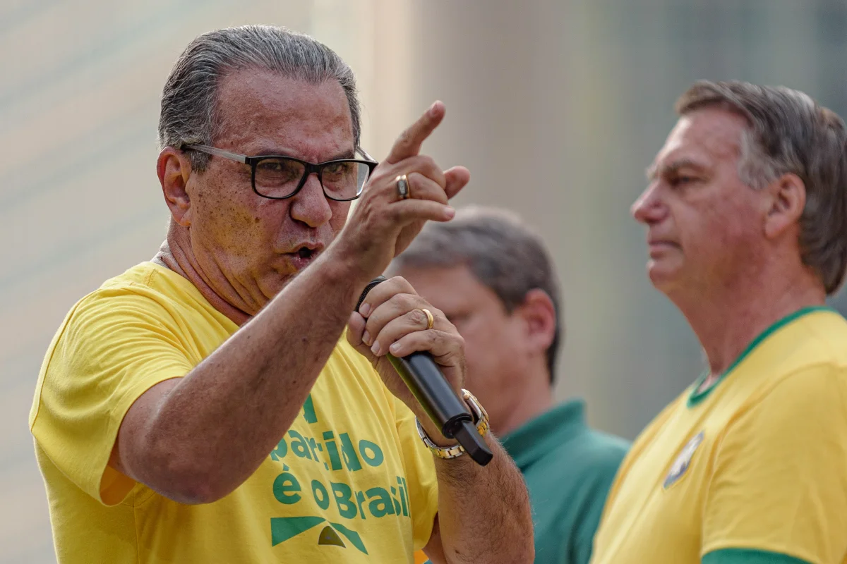 Ex-presidente-Jair-Bolsonaro-e-o-pastor-Silas-Malafaia-durante-protesto-na-Av.-Paulista-Metropoles-2.webp