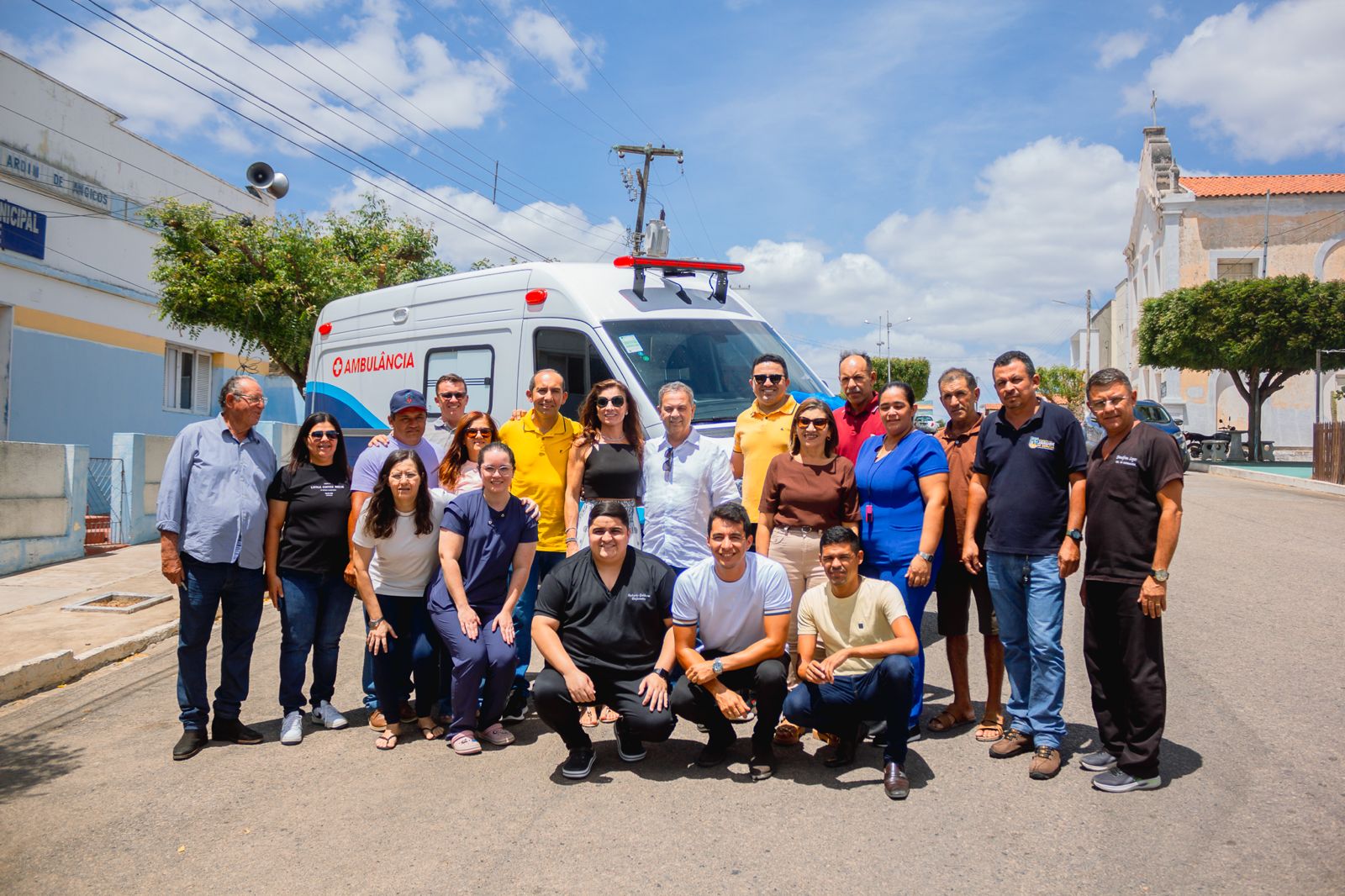 Em Jardim de Angicos, Rogério Marinho visita obras e entrega ambulância para a cidade
