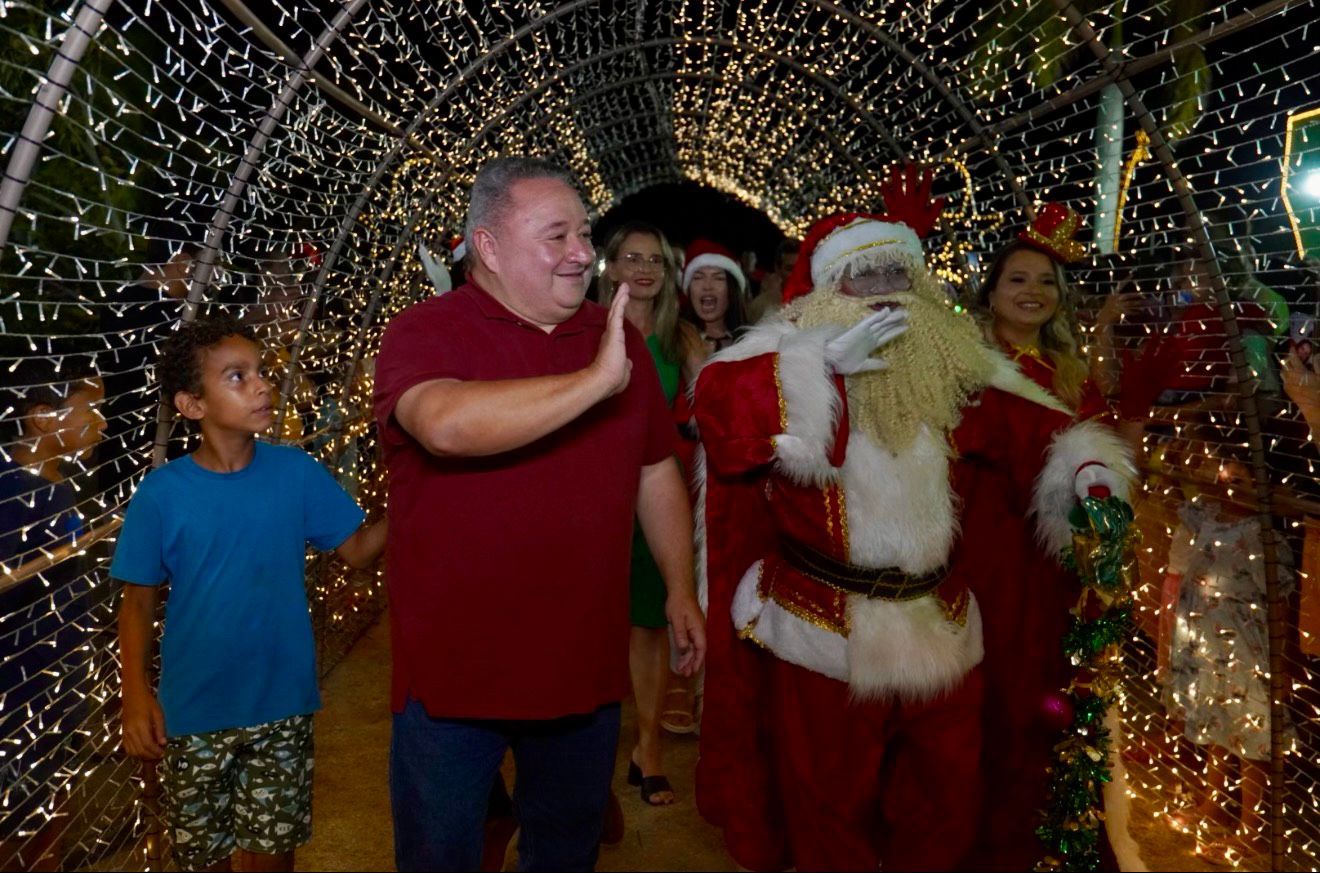Prefeito Antônio Henrique acende oficialmente a iluminação do primeiro natal do Vale
