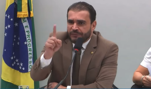 FireShot Capture 727 - DEPUTADOS BATEM-BOCA E TROCAM ACUSAÇÃO NO CONSELHO DE ÉTICA DA CÂMA_ - [www.youtube.com].png