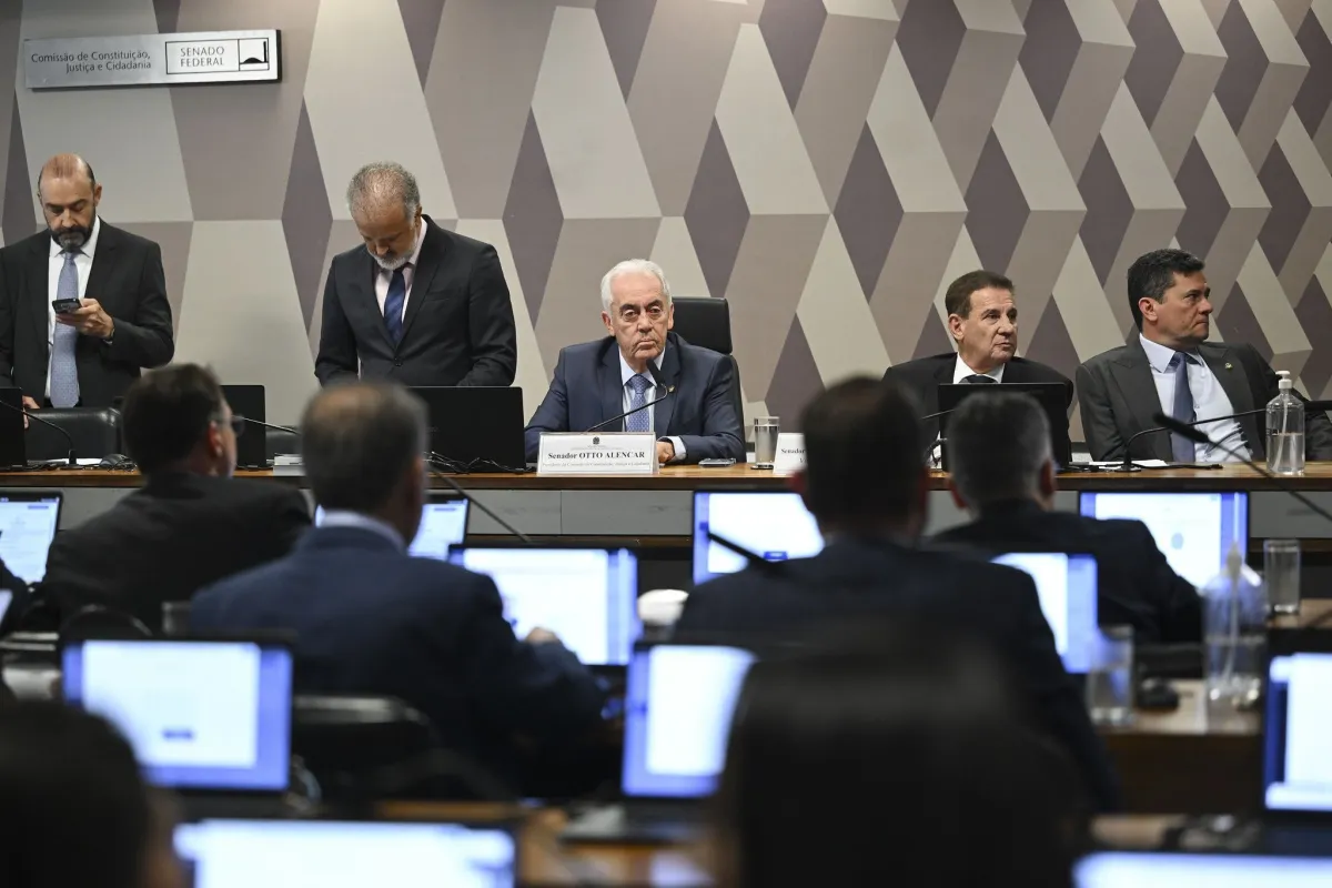 CCJ do Senado adia por quatro horas a votação do PL da Dosimetria