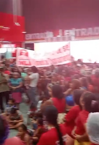 Manifestantes invadem supermercado e causam tumulto em Natal
