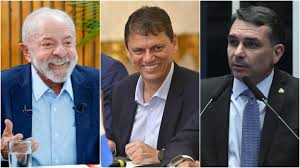 Com medo de Tarcísio, Lula manda PT não atacar Flávio Bolsonaro