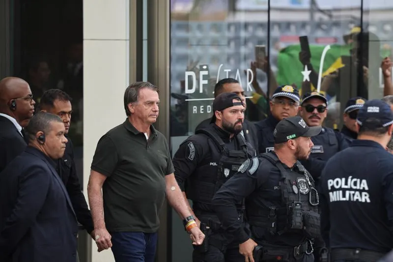 PF na porta e celulares proibidos: veja detalhes da internação de Bolsonaro