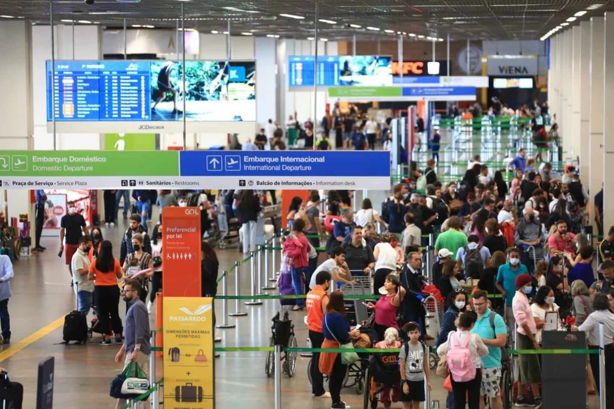 Ministro anuncia que não haverá greve de pilotos e comissários