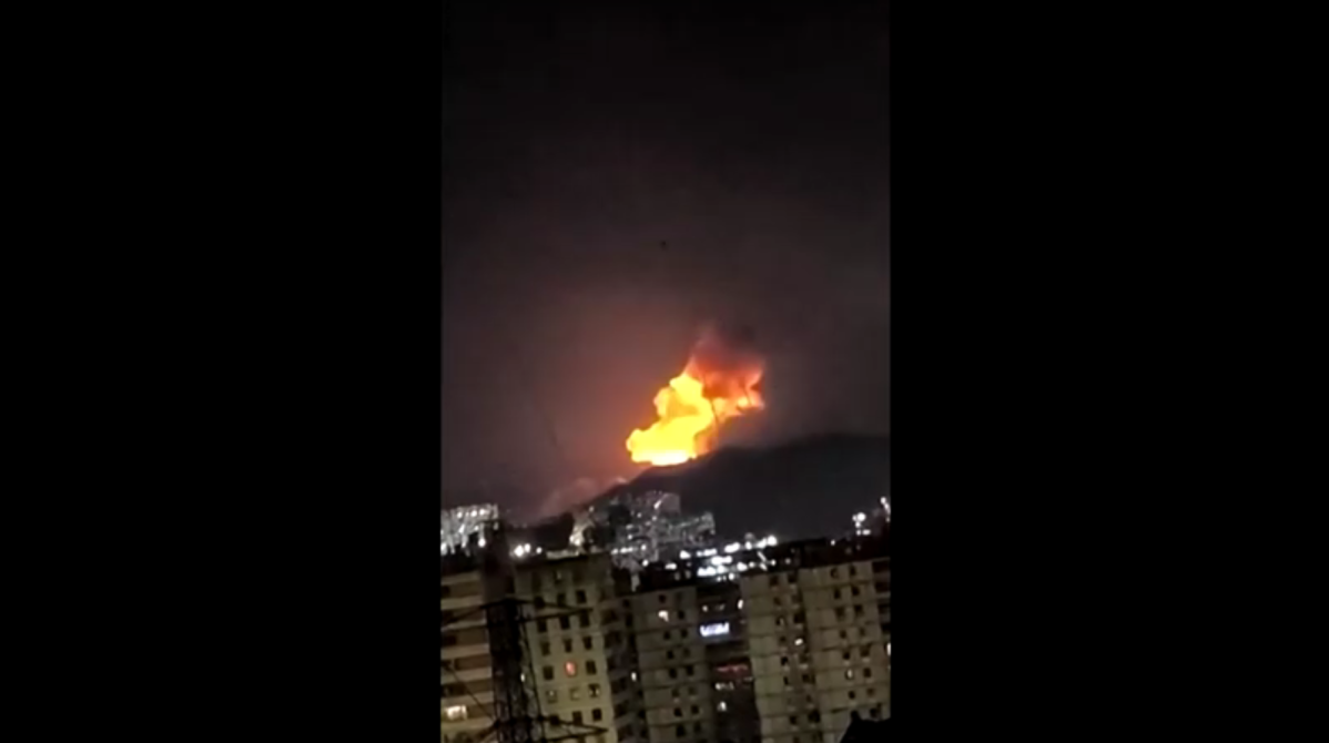 Explosões são avistadas na capital da Venezuela; Maduro convoca emergência nacional