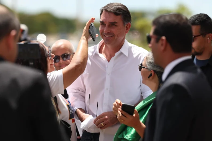 6def1ad0-flavio-bolsonaro-2.webp