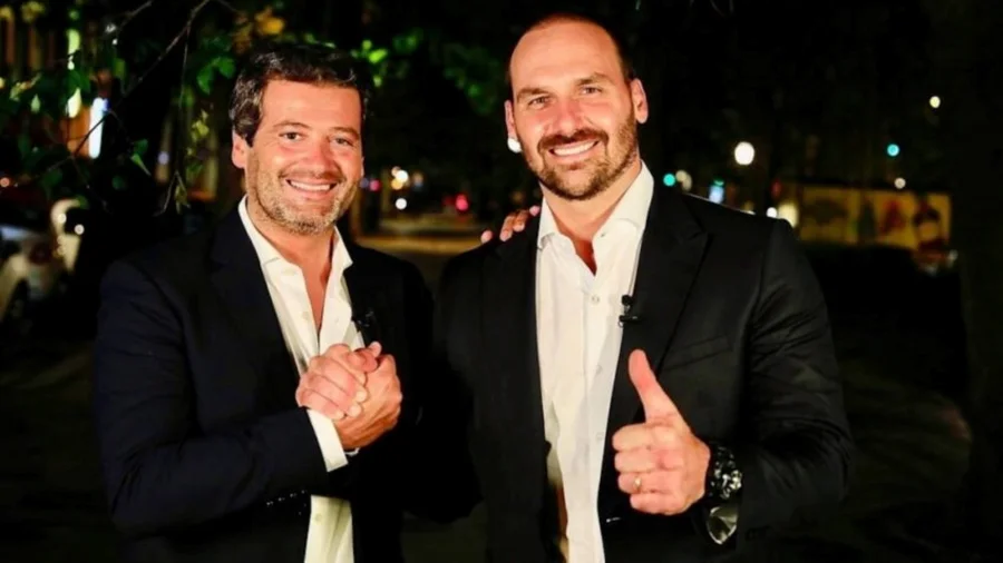 Quem é o aliado Eduardo Bolsonaro que chega ao 2º turno em Portugal