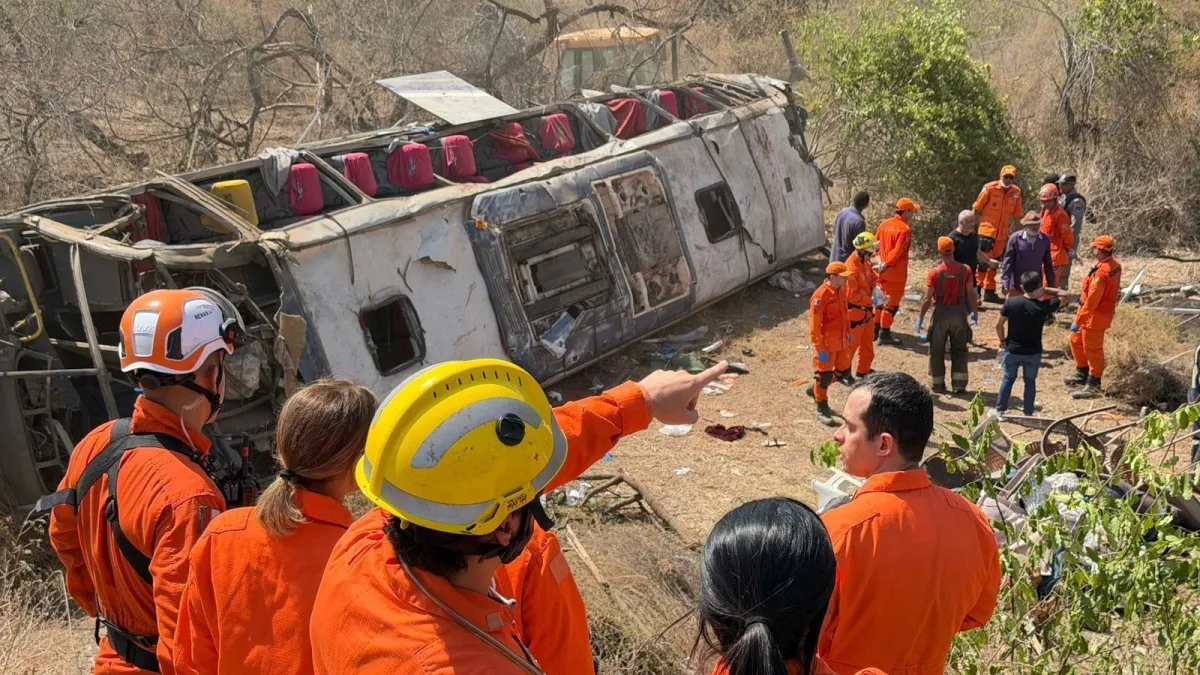 Acidente com ônibus de romeiros deixa ao menos 15 mortos em Alagoas
