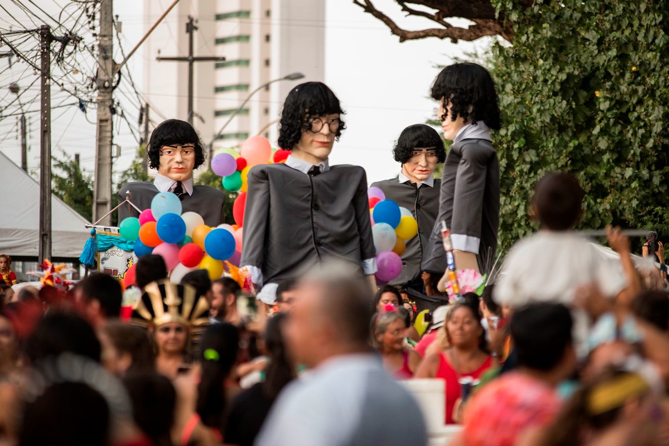 O Bloco do Submarino Amarelo repete o sucesso dos anos anteriores levando clássicos dos Beatles em ritmos de Carnaval pelas ruas de Petrópolis