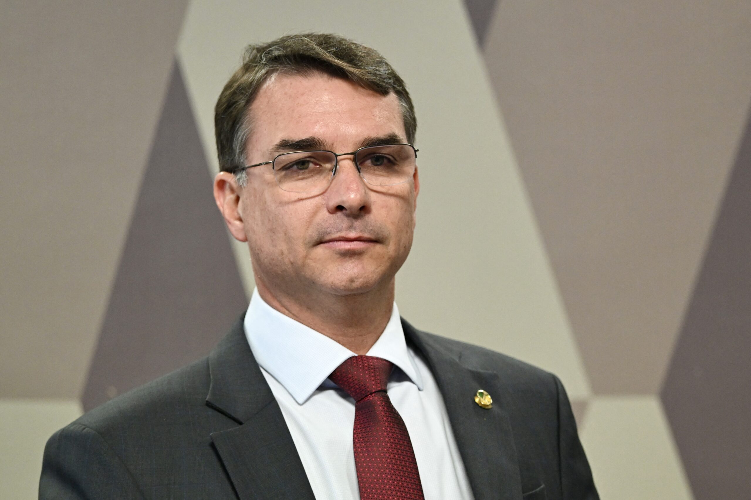 flavio_bolsonaro_senador_congresso-scaled.jpg