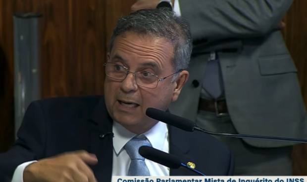 FireShot Capture 914 - ROGÉRIO MARINHO FAZ DISCURSO FORTE E APONTA SÉRIE DE MENTIRAS DO PR_ - [www.youtube.com].png