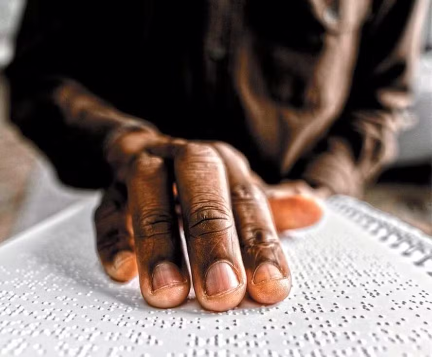 'Braille zero': pela primeira vez, MEC deixa 45 mil deficientes visuais sem livros didáticos no início do ano letivo