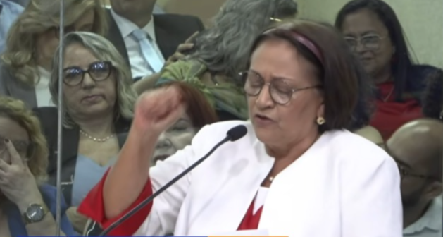 Fátima começa mensagem aos deputados falando algo que não existe