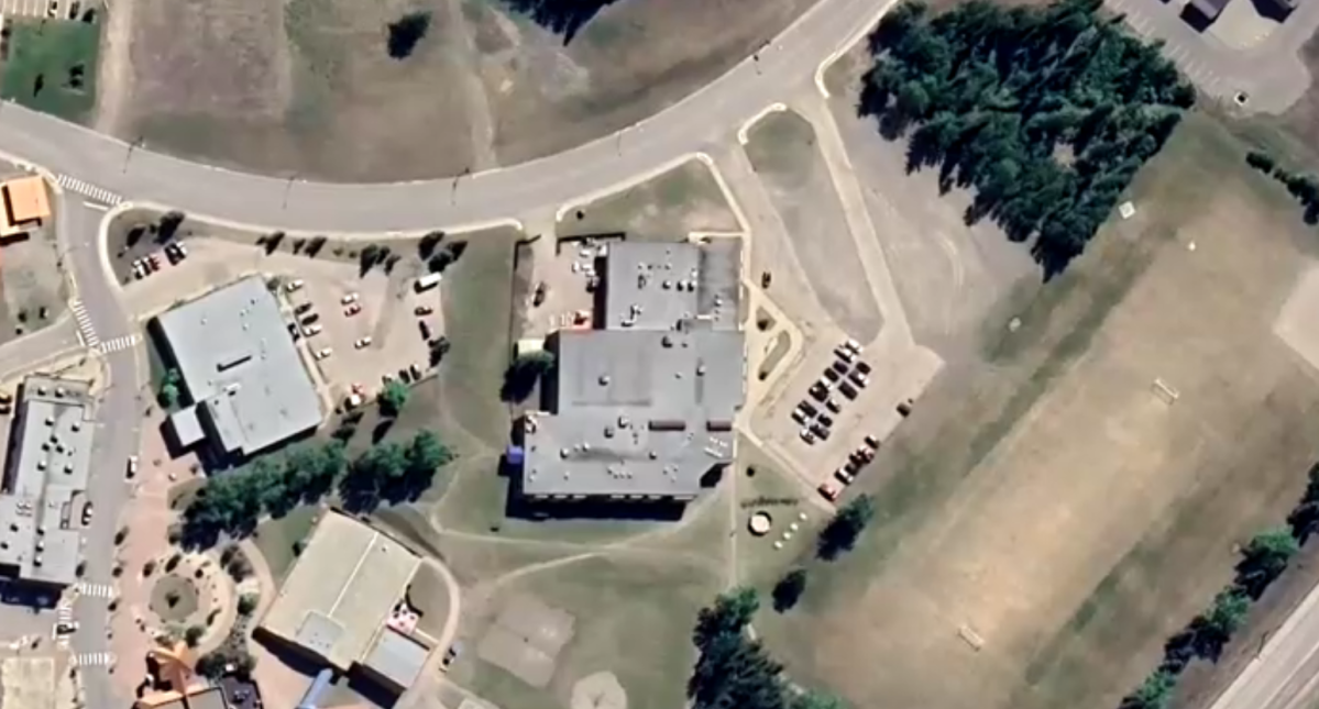 Ataque a tiros deixa ao menos dez mortos em escola no Canadá, diz polícia