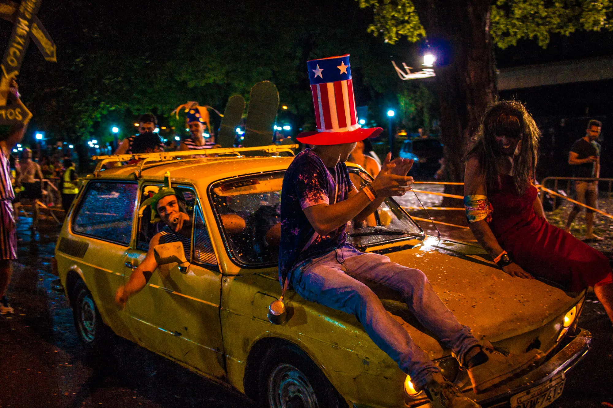 Bagunça grande: servidor pega carro de secretaria do Estado e faz desmantelo no carnaval