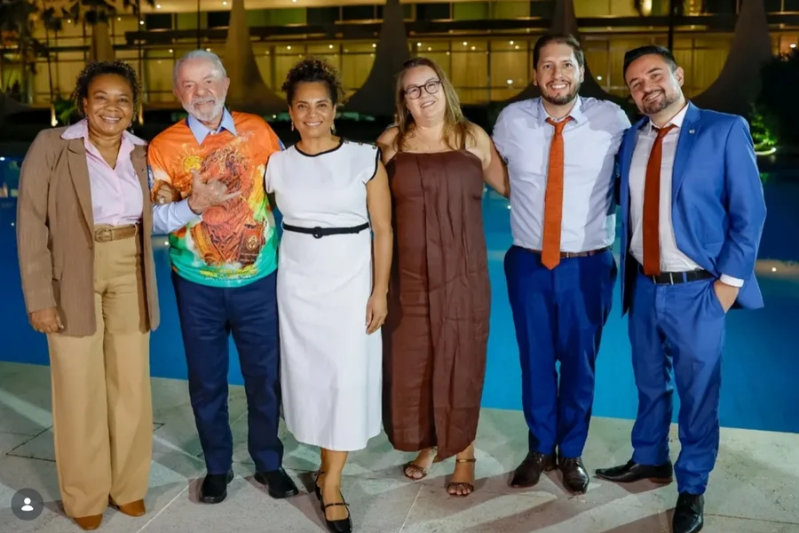 Lula recebeu escola que o homenageou fora da agenda no Alvorada