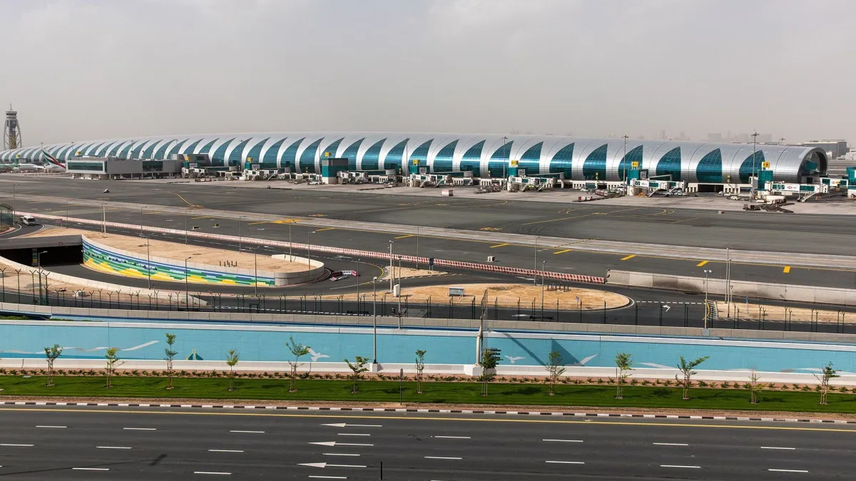 Aeroporto de Dubai é atingido após ataques do Irã; 4 ficam feridos