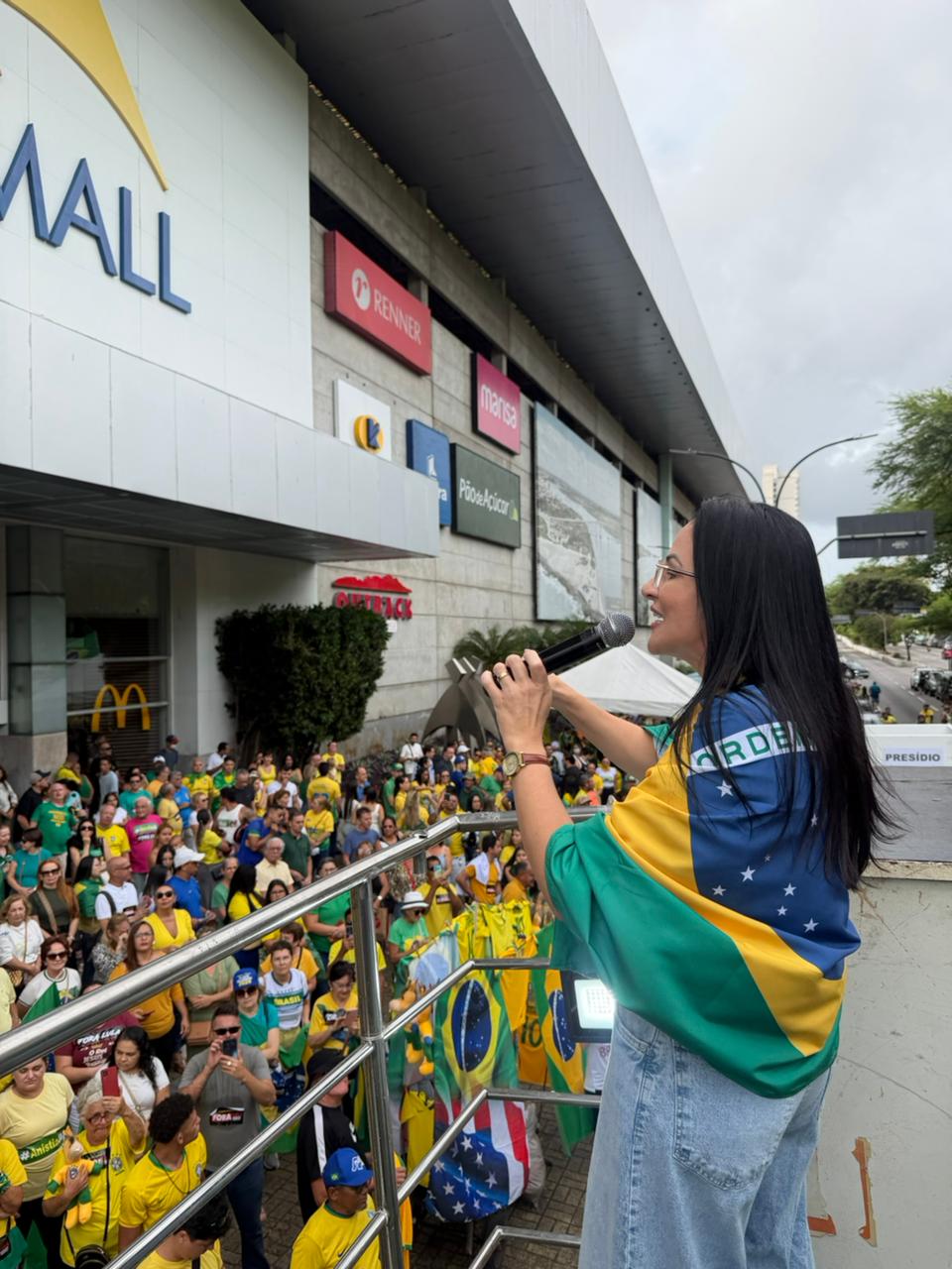 Vereadora Camila Araújo participa de ato Acorda Brasil