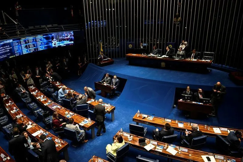Senado aprova projeto que amplia a licença-paternidade para 20 dias
