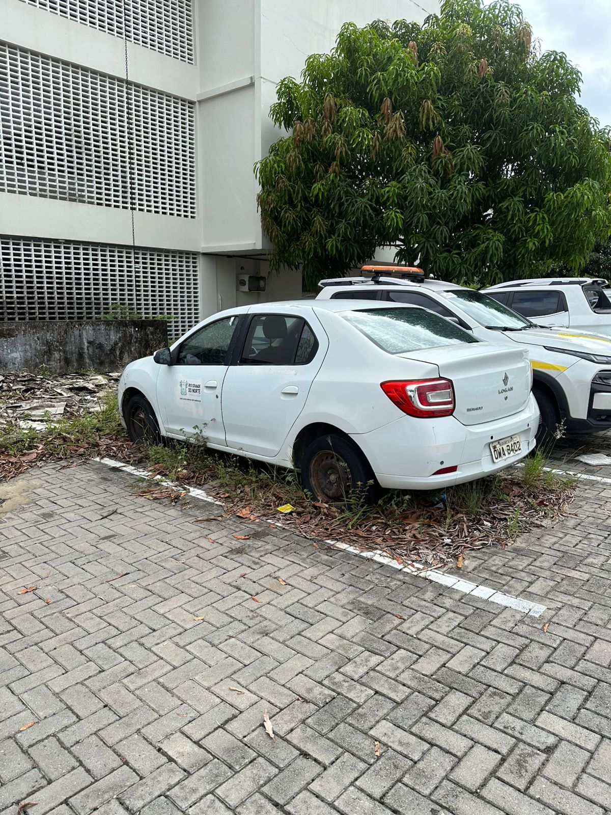 Abandono perigoso no Centro Administrativo