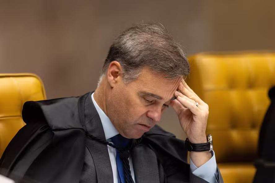 O incômodo de André Mendonça com os vazamentos do celular de Vorcaro