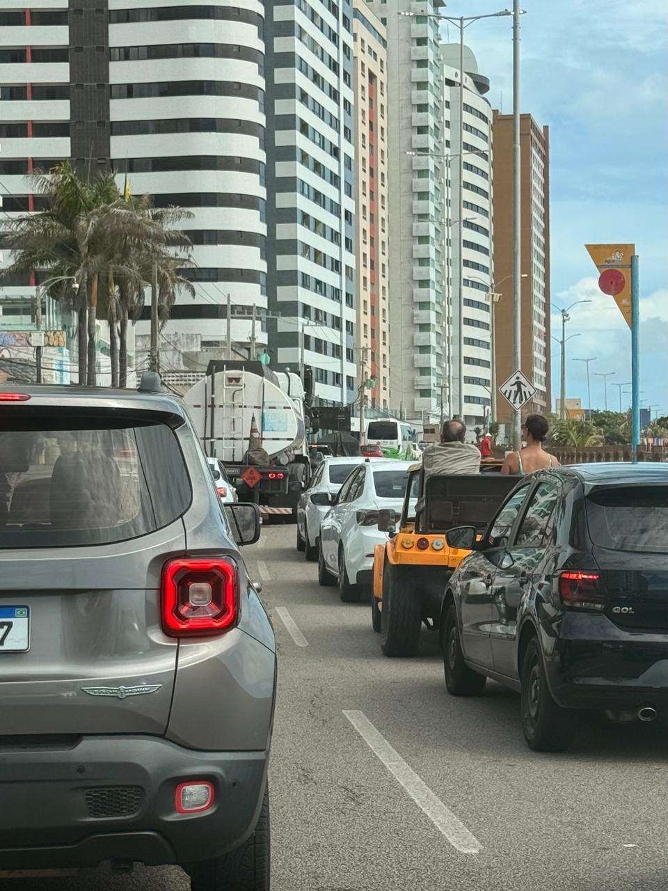 transito ladeira do sol carros