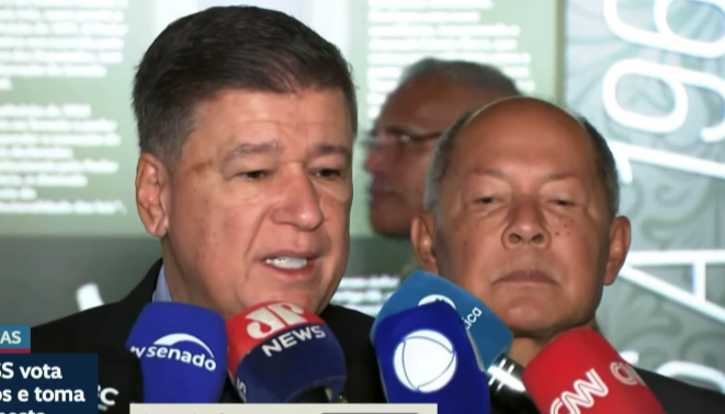 FireShot Capture 1129 - PRESIDENTE DA CPMI DO INSS DÁ RESPOSTA DURA AO POLÍCIA FEDERAL - Y_ - [www.youtube.com].png