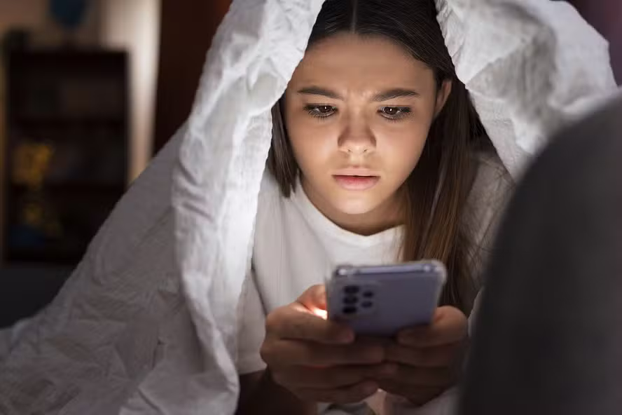 adolescentes jovens telas