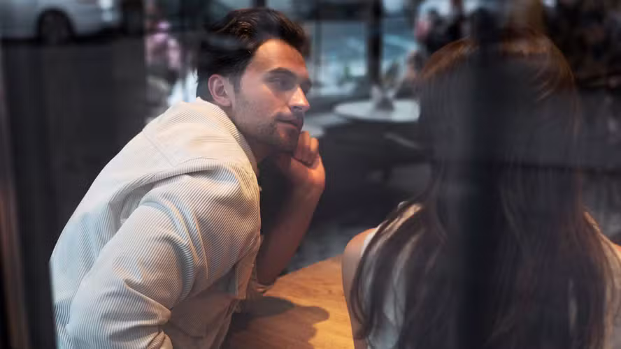 Homens performáticos afastam mulheres nos relacionamentos, aponta pesquisa
