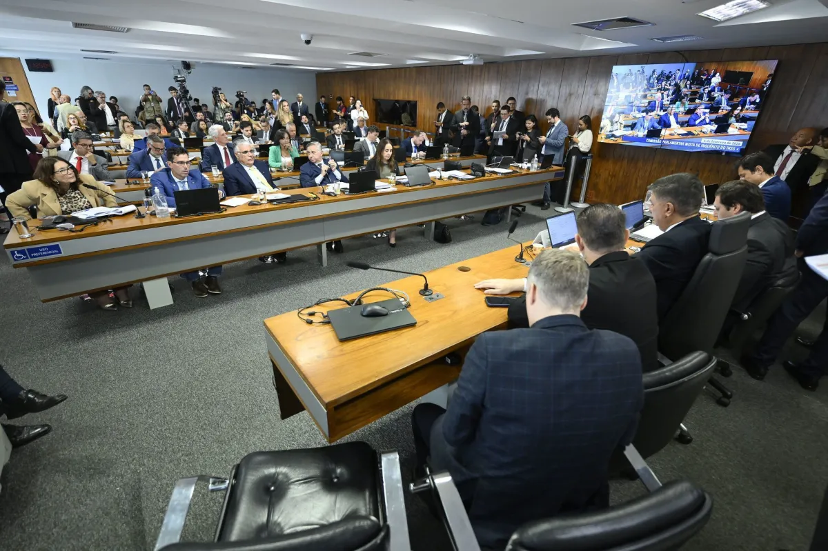 Após decisão do STF, relator da CPMI apresenta relatório nesta sexta-feira